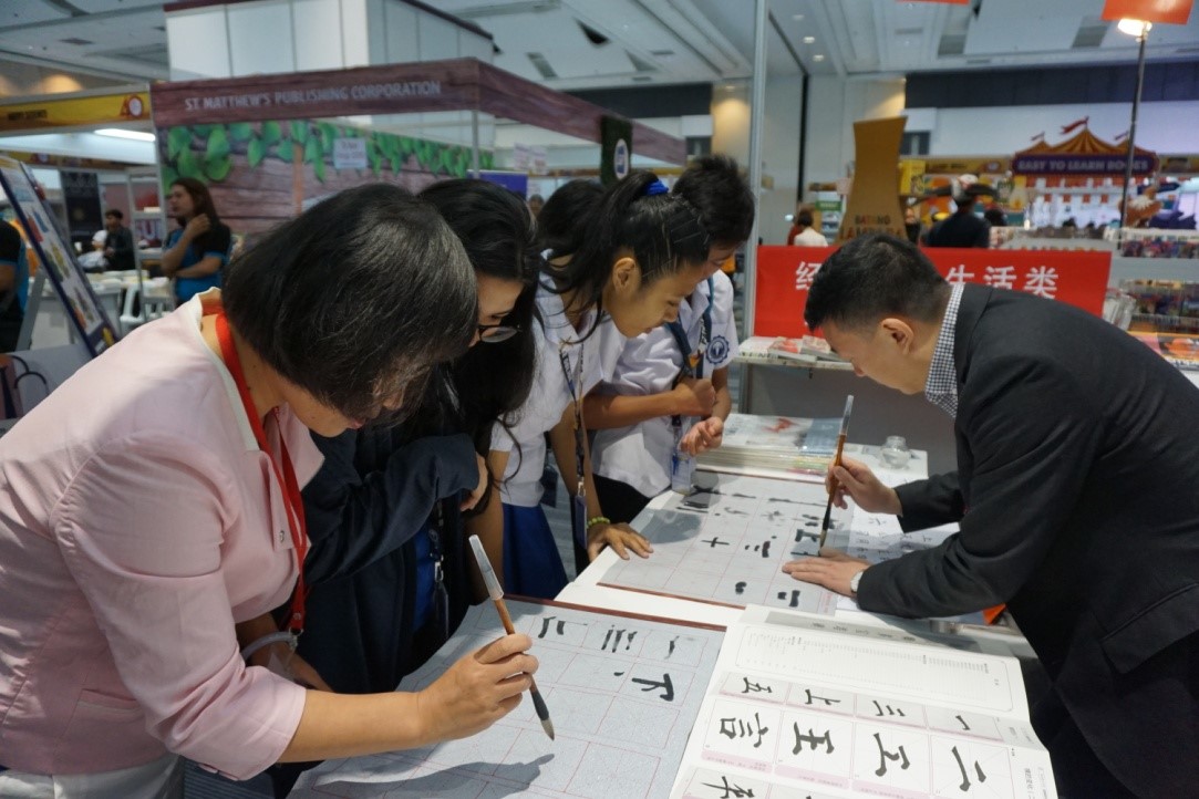 展会现场中国文化展示活动2.jpg 展会现场中国文化展示活动2.jpg